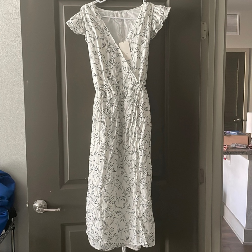 White with black flower dress large